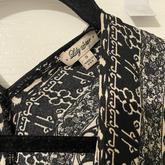 Black and Tan Patterned Shawl - Picture 2 of 5